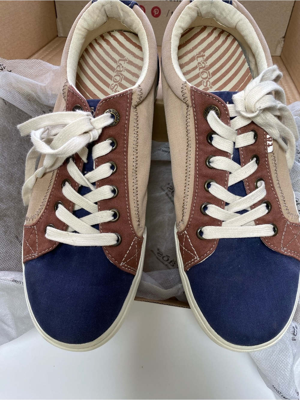 Taos Plim Soul Navy Multi sz 9.5 canvas sneaker in box excellent used condition!